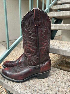 Preloved Ladies Distressed Brownish burgundy Leather heel Boots accepting offers